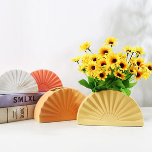 사용자 정의 로고 스몰 사이즈 섹터 북유럽 세라믹 꽃병 장식품 꽃 용기 거실 가정 창조적 인 신선한 스타일 장식 - Product Image 1