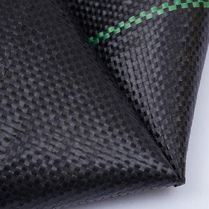 Toile <span class=keywords><strong>de</strong></span> paillage tissée noire robuste pour cours et jardins, résistante aux déchirures et à excellente perméabilité à l'<span class=keywords><strong>eau</strong></span> - Product Image 4