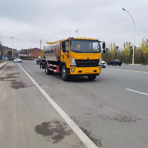 <span class=keywords><strong>Camion</strong></span> de distribution d'asphalte de machine de pulvérisation de bitume de HOWO 6000L avec le pulvérisateur manuel de bitume - Product Image 3