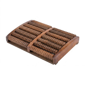 Masajeador de pies de madera con 8 filas de rodillos de agujas para relajación muscular y meridianos - Product Image 1