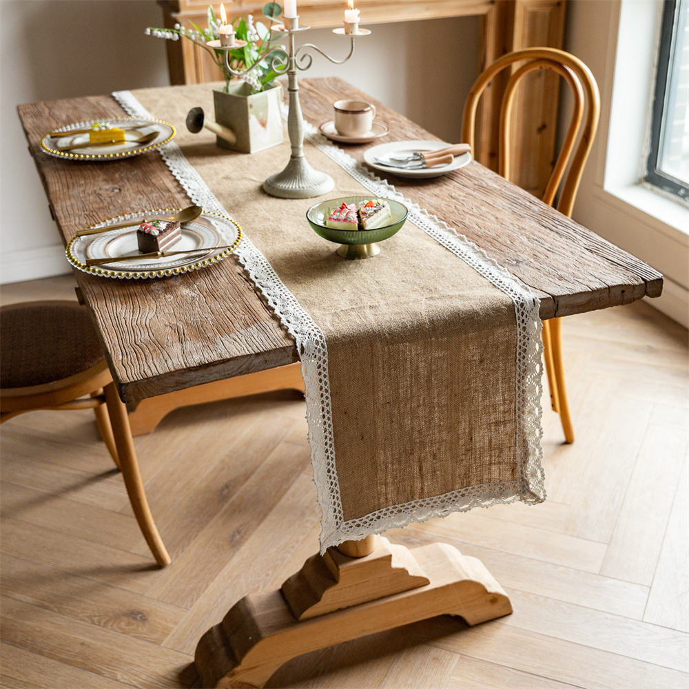 Caminho de Mesa Rústico de Juta com Detalhes em Renda e Bolinhas Brancas,  Decoração de Mesa para Casamento em Estilo Fazenda, image size:1000x1000