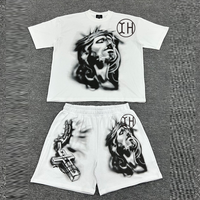 Setelan Streetwear Pria Motif Salib Rantai Besi Bergaya Keren dengan Celana Pendek Berkantong dan Atasan Berpinggang Elastis 2 Potong