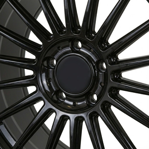 Serie "Phantom": Llantas de Aleación de Acabado Negro Satinado con Diseño Multirradio y Ajuste Agresivo - Product Image 4