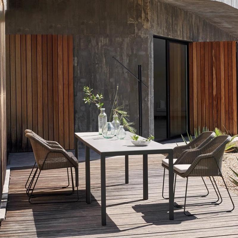 Cuatro sillas y una mesa [Losa de piedra] 160*90