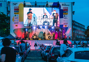 Alquiler de interiores Pantalla de película LED Paneles transparentes Pantalla de visualización de tira LED - Product Image 6