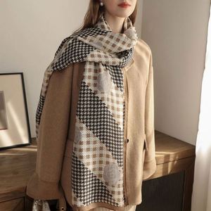 ผ้าพันคอผ้าฝ้ายและผ้าลินินพิมพ์ลายแฟชั่นสวยหรูสำหรับผู้หญิง ปี 2024 พร้อมโลโก้สั่งทำพิเศษ รุ่น YHK0056 - Product Image 4