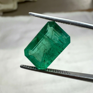 Émeraude naturelle zambienne de 4,31 carats, taille octogonale, pierre précieuse verte certifiée pour la fabrication de bijoux, vente en gros - Product Image 1