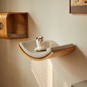 Классический настенный деревянный кошачий домик-лежанка Moon's Nest с игрушками, всесезонный, компактный, в картонной упаковке - Product Image 2