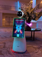 Mesin Photo Booth Selfie Mobile Kompatibel Printer DSLR dengan Layar Sentuh 32 Inch, Robot Roamer, untuk Acara Pesta Pernikahan