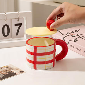 Taza de cerámica simple multicolor a rayas con tapa, taza de café con bola de cerámica, taza para leche, taza para desayuno - Product Image 4