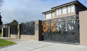Puerta decorativa de acero forjado de alta calidad de Vietnam con color cobre negro y estructura resistente - Product Image 4
