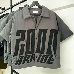 เสื้อเชิ๊ตแบบใหม่สำหรับผู้ชายเสื้อยืดปักโลโก้ปักลายเสื้อผู้ชายเสื้อพัคเกอร์เปิดคอปกแบบมีกระดุม - Product Image 1