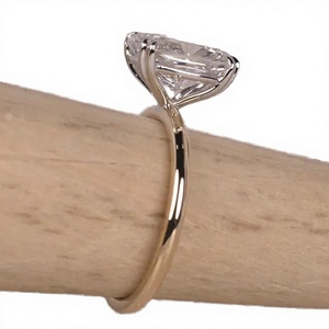 Anello Classico Solitario a 6 Griffe con <span class=keywords><strong>Diamante</strong></span> Radiant Cut Coltivato in Laboratorio, Colore D-F, Purezza VS1 - Miglior Valore per l'Inventario di Gioiellerie - Product Image 1