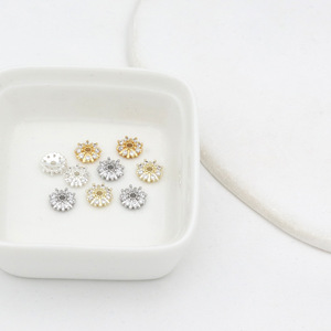 ที่ใส่ดอกไม้ C21 ชุบทอง 14K ทำจากทองแดง อุปกรณ์ทำเครื่องประดับ DIY ตัวคั่นสำหรับสร้อยข้อมือแบบลูกปัด สีเงิน สีทองขาว มีให้เลือกหลายสี - Product Image 1