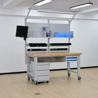 Banco de Trabajo Resistente para Electrónica con Estantes Modulares, Cajones y Accesorios Industriales para Aplicaciones en Talleres y Fábricas