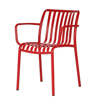 Chaise d'extérieur en aluminium rouge avec accoudoirs, chaise de jardin en métal avec assise à lattes thermolaquée pour patio, balcon, café