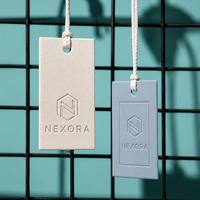 Étiquettes volantes durables personnalisables de haute qualité pour accessoires vestimentaires avec des conceptions personnalisées pour le marketing de marque