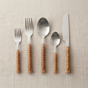 Ensemble de couverts en acier inoxydable avec manche en bambou, design minimaliste, couverts durables pour le camping et la maison - Product Image 1
