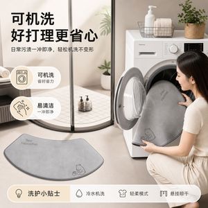 Tapis de bain en polyester en forme d'éventail, motif ours gris, doux, absorbant et antidérapant pour la salle de bain - Product Image 3