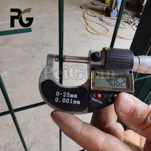 Panel <span class=keywords><strong>de</strong></span> Malla <span class=keywords><strong>de</strong></span> Alambre Curvada en 3D Galvanizada por Inmersión en Caliente, Diseño Curvado para Privacidad y Seguridad en Jardines Exteriores, Marco Metálico para Casas - Product Image 5