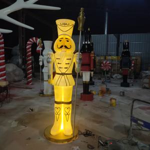 <span class=keywords><strong>Casse</strong></span>-<span class=keywords><strong>noisette</strong></span> géant de 1,80 m avec lumière LED, statue de Noël en fibre de verre avec lance, sculpture en résine pour décoration commerciale extérieure - Product Image 2