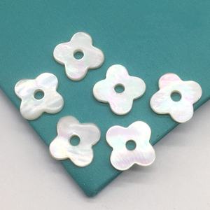 Fait à la main en gros naturel <span class=keywords><strong>blanc</strong></span> nacre coquille trèfle pour bijoux Bracelet collier bricolage - Product Image 1