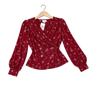 Blusa Elegante con Estampado Floral para Mujer, con Cuello en V Cruzado Plisado y Hombros Fruncidos, para Minoristas de Moda Boutique - Product Image 1