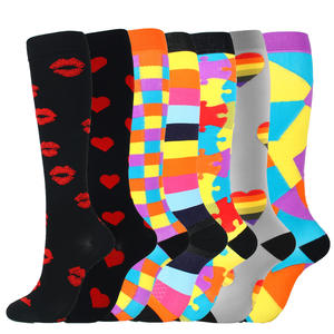 Chaussettes <span class=keywords><strong>de</strong></span> compression montantes pour femmes, pour le <span class=keywords><strong>ski</strong></span>, la course et le cyclisme, à séchage rapide, en nylon à motif à pois, vente en gros - Product Image 5