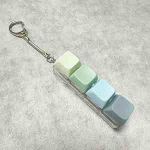 Llavero con colgante de teclado de 4 teclas, juguete pequeño de plástico tipo macaron con botón de descompresión para aliviar el estrés con el dedo - Product Image 1