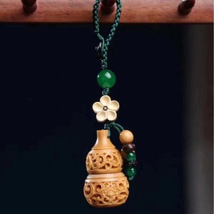 Pendentif de téléphone en bois de santal vert, gourde de lotus creuse, style chinois, diffuseur sculpté, ornement porte-clés avec cordon - Product Image 2