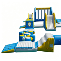 Parc aquatique gonflable flottant pour le plaisir estival