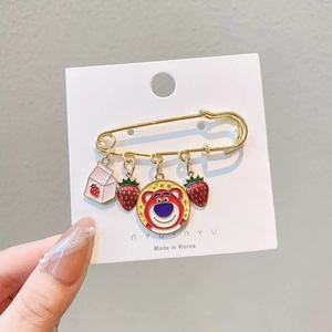 Sevimli Japon Broş Ins Trendy Parlama Önleyici Sabit Giysi Ayı Çilek Karikatür Broş Çanta Aksesuarları Kadınlar için - Product Image 3