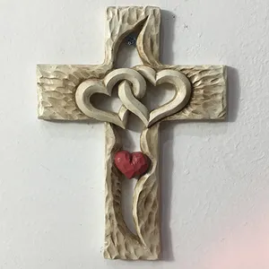 Croce di legno intagliato con cuori intrecciati ornamenti artigianali per il regalo di san valentino decorazioni Desktop per la casa arredamento in legno
