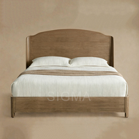 Lit plateforme moderne et simple en bois massif rembourré pour chambre à coucher ou hôtel, avec tête de lit en tissu doux et finition bois naturel