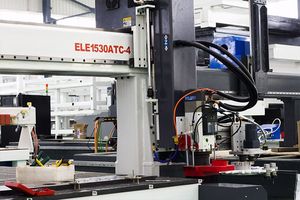 Máquina de Tallado <span class=keywords><strong>CNC</strong></span> de 4 Ejes con Cambio de Herramienta Automático Eficiente para Escultura 3D, Tallado Profundo en Madera de 100 mm de Espesor - Product Image 5