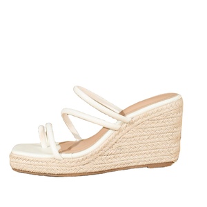 2024 nuove scarpe da donna bianche estive con <span class=keywords><strong>zeppa</strong></span> con suola di canapa sandali con plateau comode da donna pantofola - Product Image 1