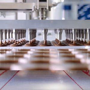 Línea de producción de barras de chocolate de confitería de nueva condición Línea de montaje de moldeado de chocolate - Product Image 1