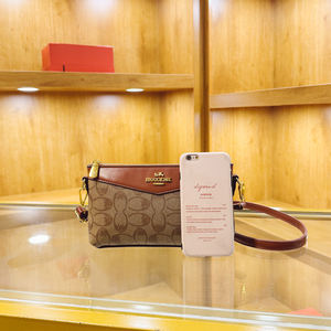 Bolso Bandolera de Mujer Estilo Vintage Francés, Material PU Duradero, Bolso de Hombro Cuadrado Pequeño, Diseño Único con Remaches, Lindo Bolso de Poliéster para Dama - Product Image 4