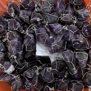 Vente en gros <span class=keywords><strong>de</strong></span> pierre brute d'améthyste <span class=keywords><strong>de</strong></span> <span class=keywords><strong>roche</strong></span> <span class=keywords><strong>de</strong></span> quartz collier d'alliage d'or Chakra <span class=keywords><strong>Protection</strong></span> Quartz pierre <span class=keywords><strong>de</strong></span> naissance fournitures <span class=keywords><strong>de</strong></span> sorcellerie - Product Image 2