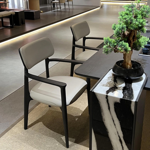 <span class=keywords><strong>Fauteuil</strong></span> de salle à manger moderne en bois de frêne massif avec assise en similicuir rembourré pour usage domestique/restaurant (Koweït, EAU, Australie) - Product Image 1