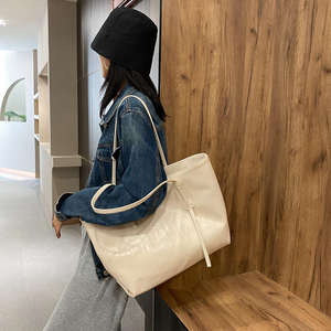Sac à main en PU pour femme, style simple et classique, grande capacité, sac à bandoulière zippé pour femme, sac fourre-tout - Product Image 2