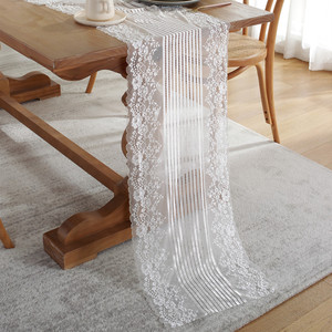 <span class=keywords><strong>Camino</strong></span> <span class=keywords><strong>de</strong></span> <span class=keywords><strong>Mesa</strong></span> Romántico <span class=keywords><strong>de</strong></span> Jacquard Blanco y Negro con Encaje Floral, <span class=keywords><strong>de</strong></span> Lujo y Alta Calidad, <span class=keywords><strong>para</strong></span> Decoración <span class=keywords><strong>de</strong></span> Bodas y Banquetes - Product Image 1