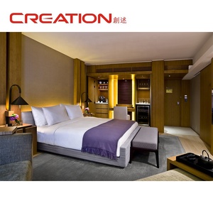 Hotel di lusso <span class=keywords><strong>in</strong></span> legno massiccio imbottito <span class=keywords><strong>letto</strong></span> matrimoniale <span class=keywords><strong>in</strong></span> rovere intagliato a mano con <span class=keywords><strong>testiera</strong></span> <span class=keywords><strong>in</strong></span> <span class=keywords><strong>tessuto</strong></span> Premium per Master suite - Product Image 1