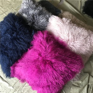 Almohada de Piel de Animal Teñida de Color - Product Image 2