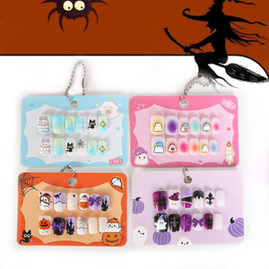 Faux ongles pour enfants à thème Halloween, décorés de perles et de chaînes, amovibles avec colle gelée, pour cadeau de fête pour enfants - Product Image 3