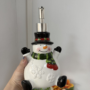 Botella de loción de cerámica navideña, botella de repuesto desinfectante, lindas decoraciones para el hogar, dispensador de baño, forma de muñeco de nieve de Santa - Product Image 5