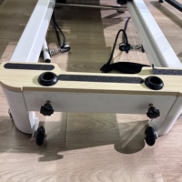 Machine de Pilates Reformer en cuir et aluminium personnalisable, lit pliable pour usage domestique et professionnel, équipement de fitness commercial, logo, bois, pour salle de sport
