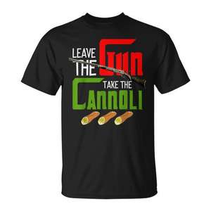 Camiseta para amantes de la comida italiana 'Deja la pistola, toma los cannoli' para entusiastas de las armas y los cannoli - Product Image 1