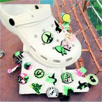 Fille magique horreur dessin animé PVC breloques pour chaussures pas cher bricolage film cadeaux et sorcière faveurs fournitures méchant sabot décorations pour chaussures breloque