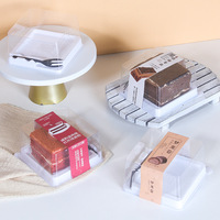 Boîte d'emballage en plastique PET transparente carrée rouge velours noir pour gâteau mousse dessert avec cuillère